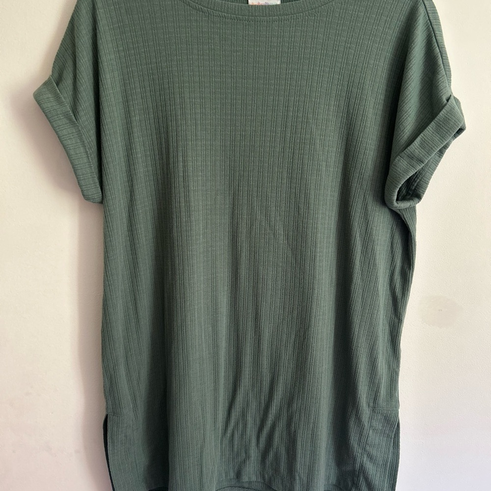 LuLaRoe Green Short Sleeve Tee Relaxed Fit